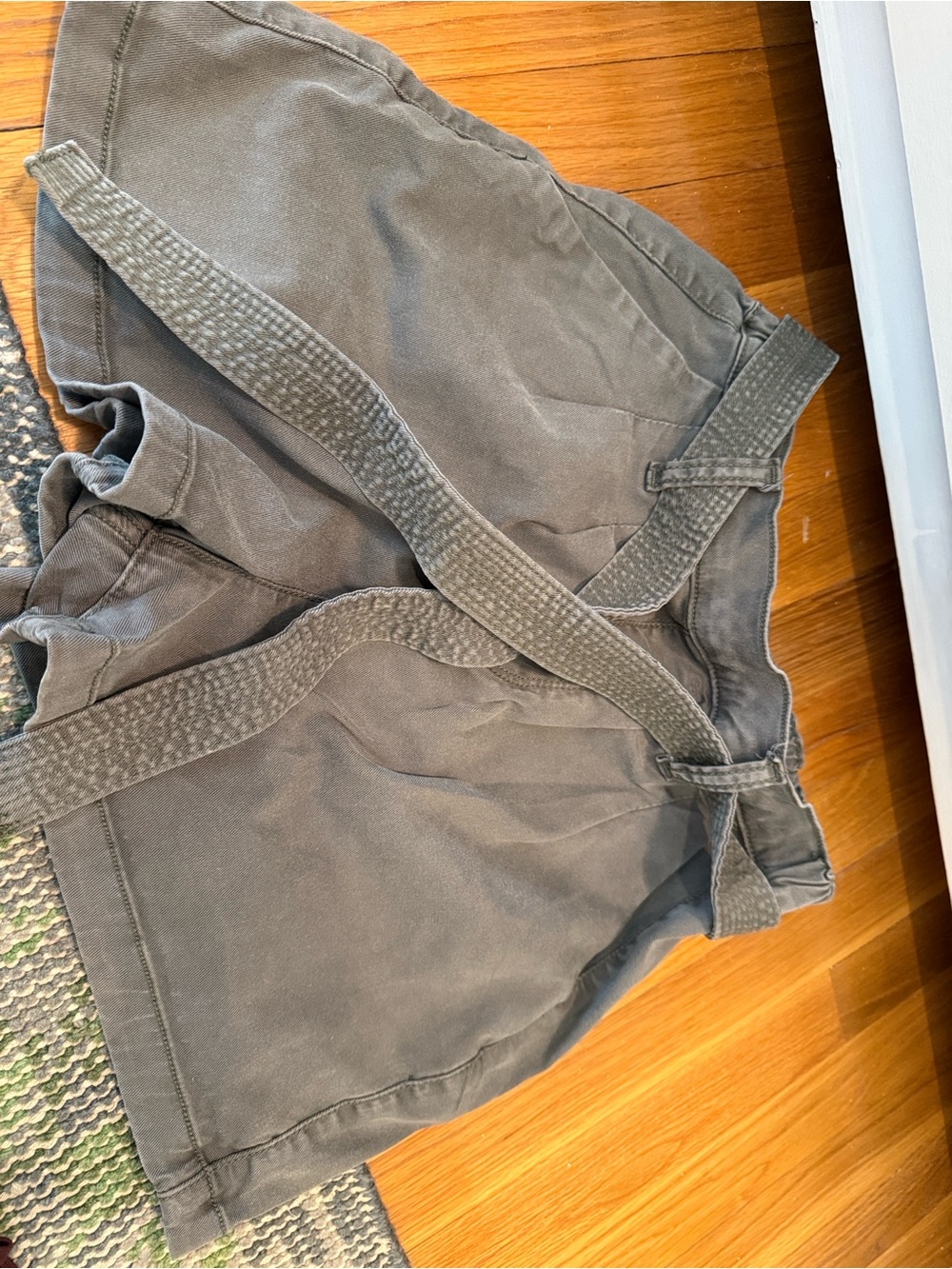 Splendid Olive Green High-Waist Women’s Shorts with removable Belt